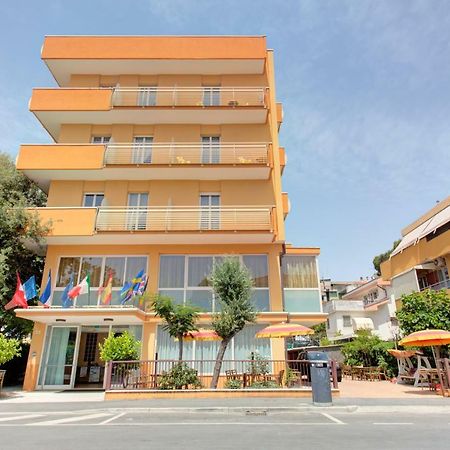 Hotel Nella Rimini Exterior foto
