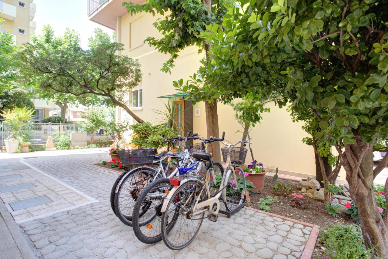 Hotel Nella Rimini Exterior foto