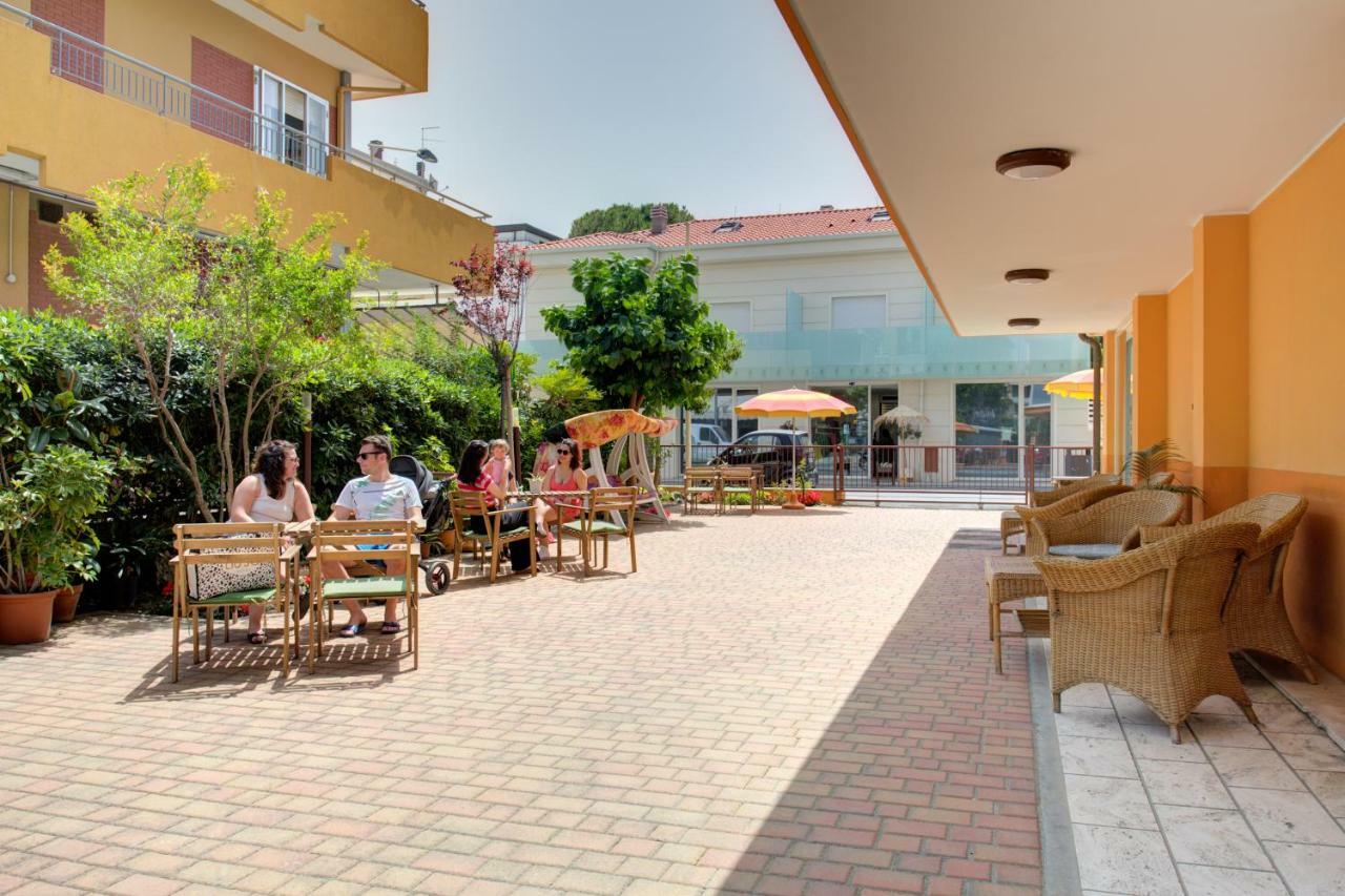Hotel Nella Rimini Exterior foto