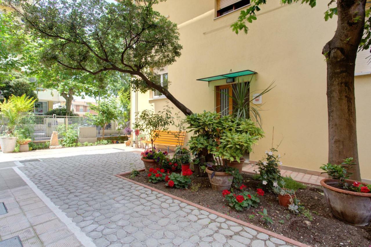 Hotel Nella Rimini Exterior foto